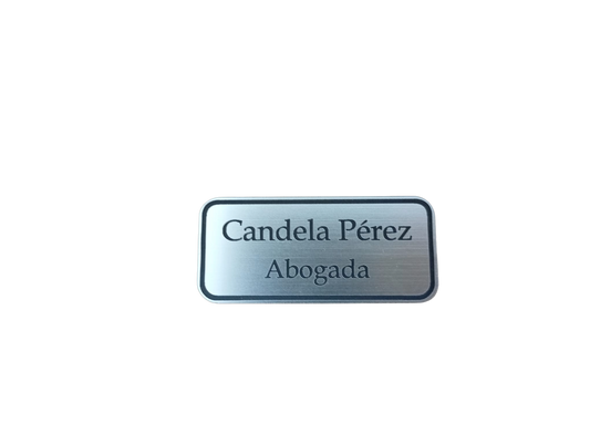 Placa identificativa rectangular para ropa con imán